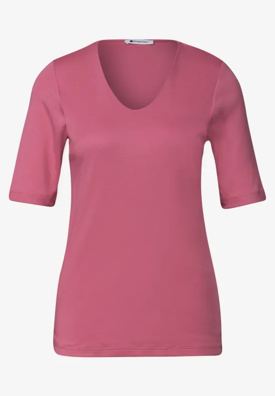 Roze T-shirt met ronde hals en halflange mouwen.