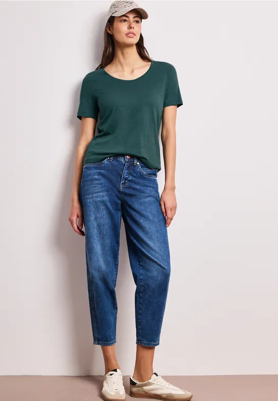 Basic T-Shirt mit V-Neck in Unifarbe mediterra green