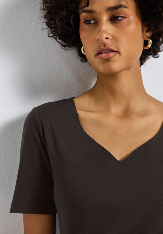 T-Shirt mit Herzausschnitt deep roast brown