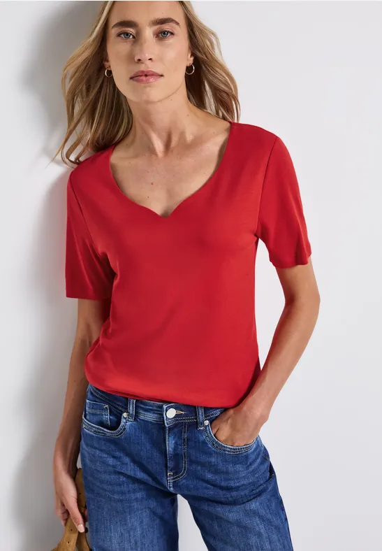 T-shirt avec encolure en cœur racing red