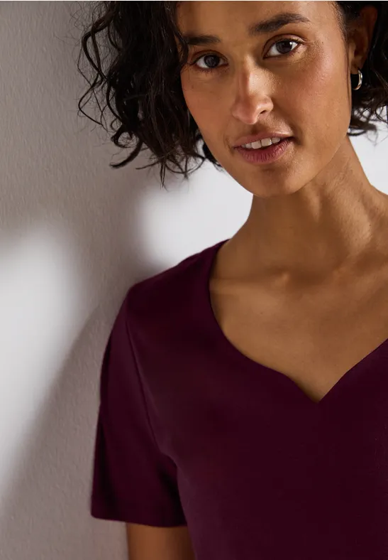 T-Shirt mit Herzausschnitt noble red