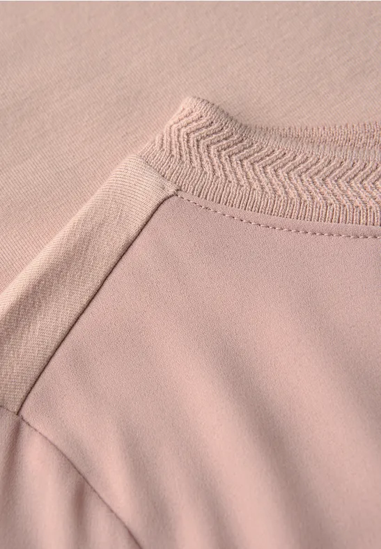 Mélange de matériaux pour la chemise en mousseline faded rose