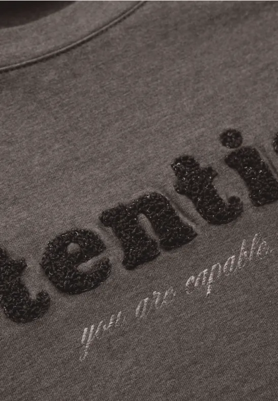 T-Shirt mit Bouclé Wording dark nomad brown mel.