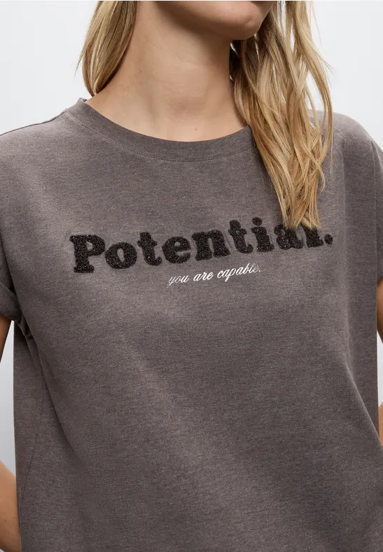 T-Shirt mit Bouclé Wording dark nomad brown mel.