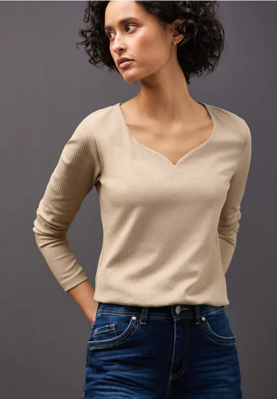 Shirt mit Herzausschnitt sanded beige