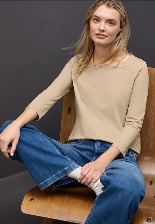 Shirt met vierkante halslijn sanded beige mel.