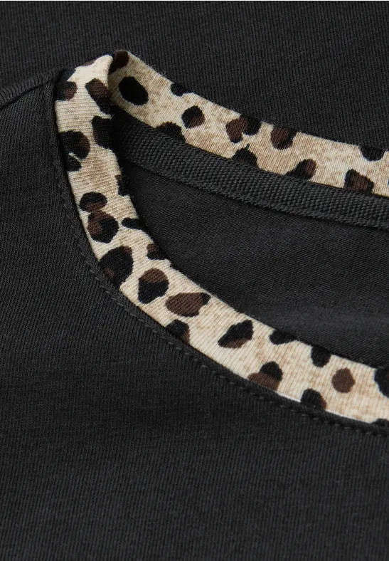 Jersey-Shirt mit Leo-Detail Black