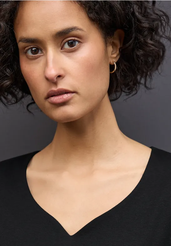 Shirt mit Herzausschnitt Black