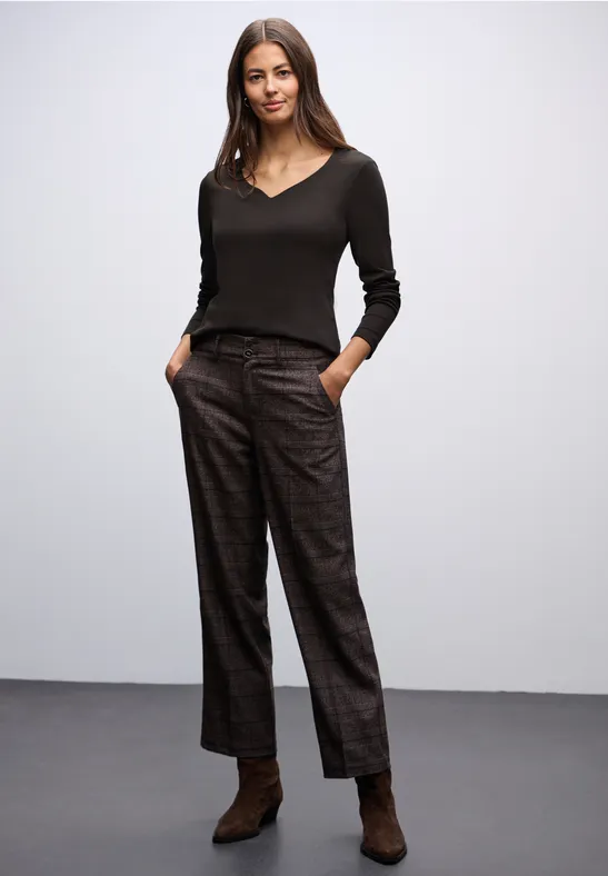 Shirt mit Herzausschnitt darkest brown