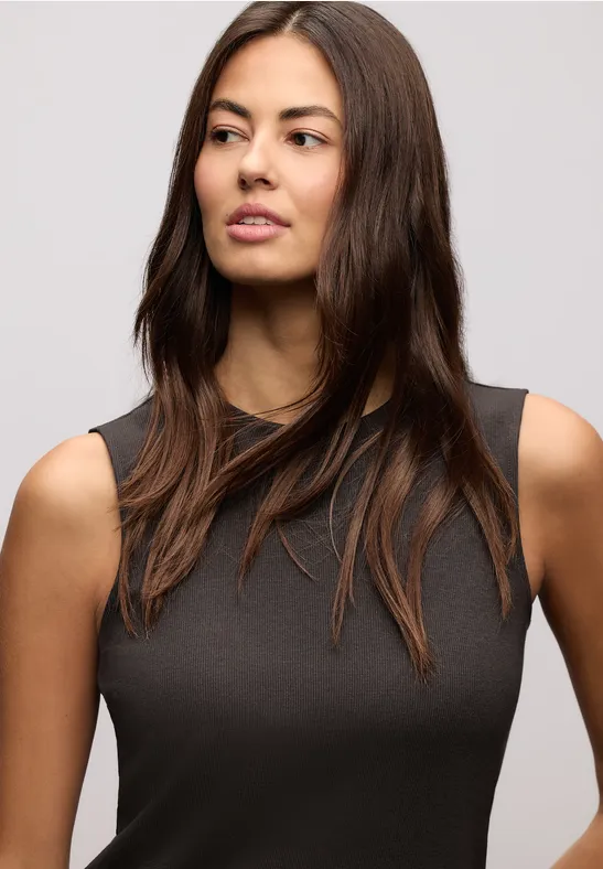 Basic top met geribbelde textuur darkest brown