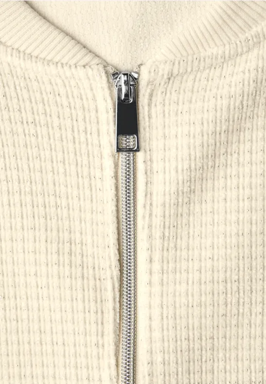 Jasje met glinsterende structuur soft beige