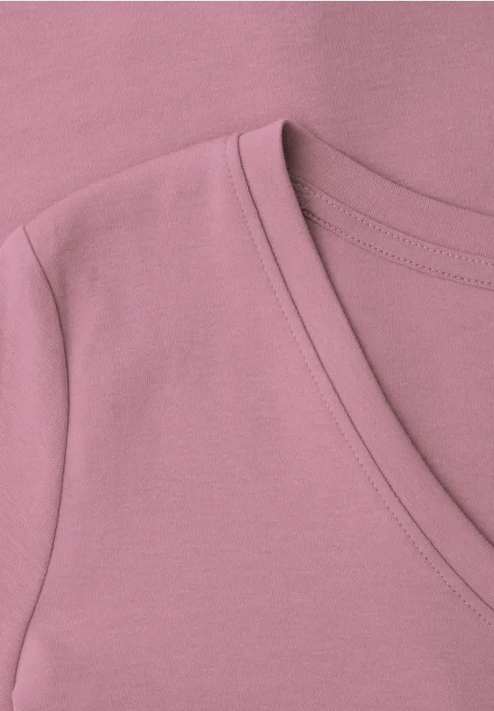 Basic T-Shirt mit V-Neck in Unifarbe clouded blush