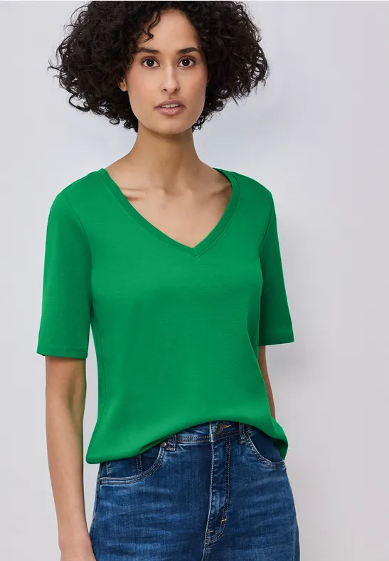 Basic T-Shirt mit V-Neck in Unifarbe ever green