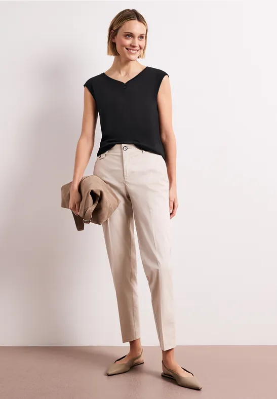 Shirt mit gerundetem V-Ausschnitt Black