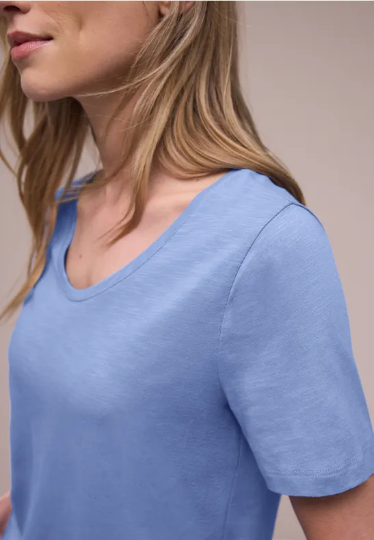 Basic T-Shirt mit V-Neck drift blue