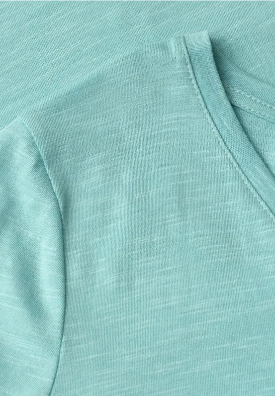 Lichtgroen T-shirt met ronde hals en gemêleerde structuur.