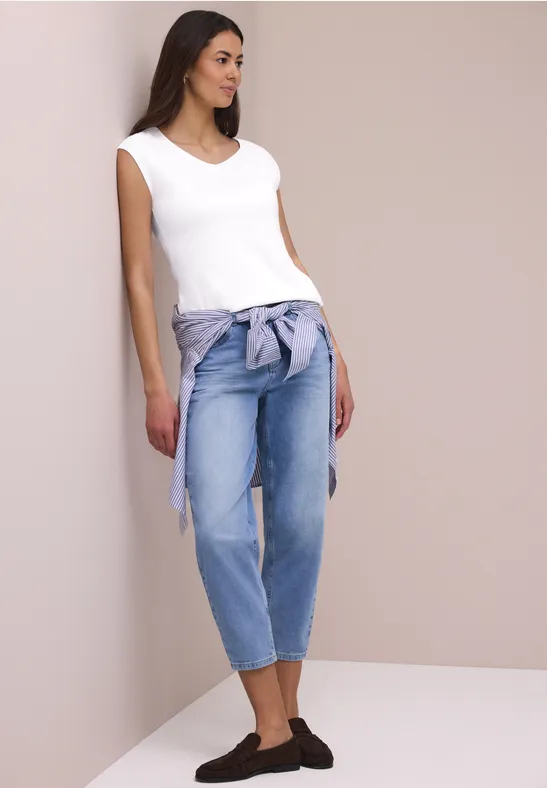 Ärmelloses Shirt mit Diamantausschnitt White