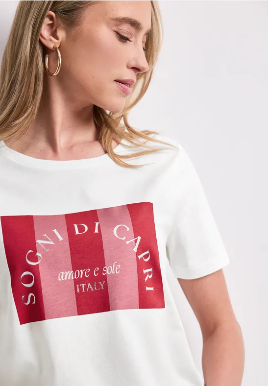 Weißes T-Shirt mit rotem "SONG DI CAPRI"-Aufdruck und "amore e sale Italy"-Schriftzug.