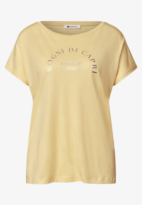 Lichtgeel T-shirt met korte mouwen en opdruk 'SOGNI DI CUORE ITALY' op de borst.
