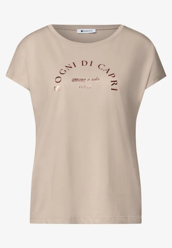Beiges Kurzarm-T-Shirt mit Rundhals und orange-rotem Schriftzug 'OGNI DI CAPRI'.