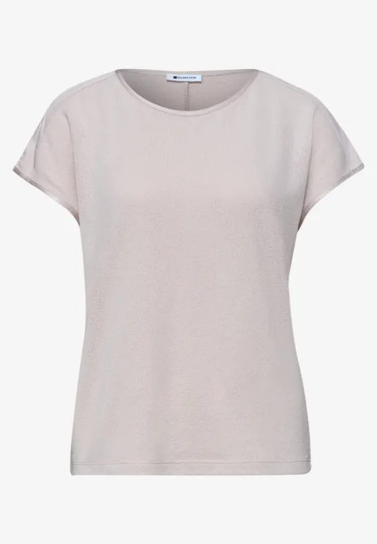 Schlichtes, hellbeiges Damen-T-Shirt mit kurzen Ärmeln und Rundhalsausschnitt.