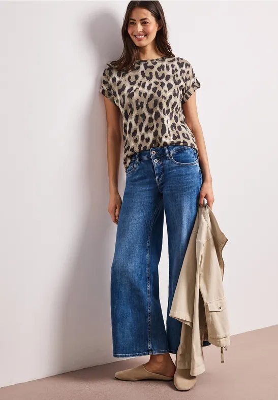 Dropped Shoulder Shirt mit Leo-Muster timeless beige