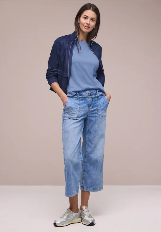 T-Shirt mit Rundhals und Knopfdetails drift blue