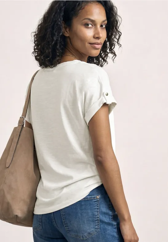 T-Shirt mit Split Neck und Knopfdetails off white