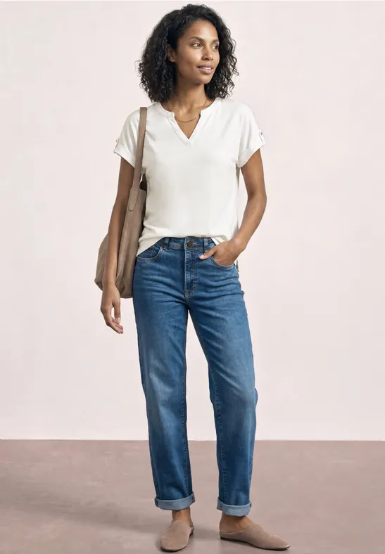 T-Shirt mit Split Neck und Knopfdetails off white