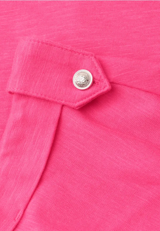 T-Shirt mit Split Neck und Knopfdetails magenta dream