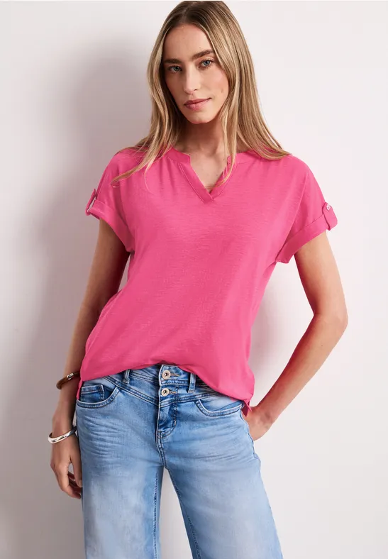 T-Shirt mit Split Neck und Knopfdetails magenta dream