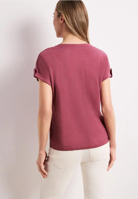 T-Shirt mit Split Neck und Knopfdetails dark clouded blush