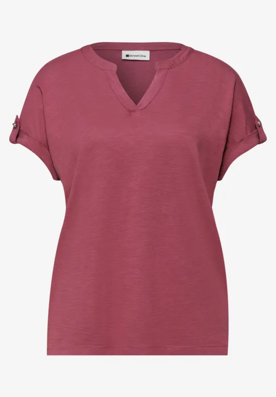 T-Shirt mit Split Neck und Knopfdetails dark clouded blush