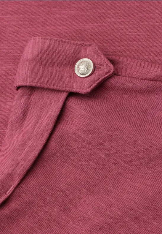 T-Shirt mit Split Neck und Knopfdetails dark clouded blush