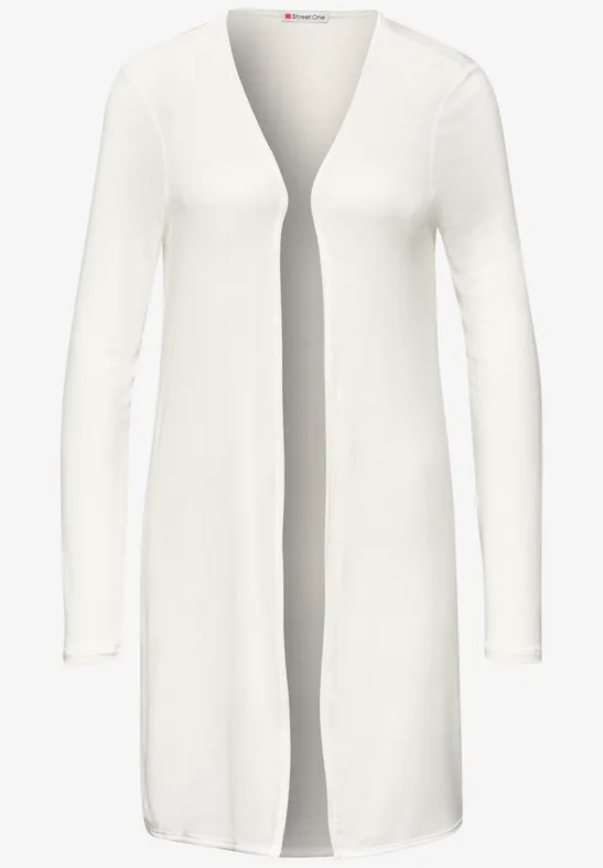 Lang wit gebreid vest met lange mouwen en open voorzijde tot op de knie.