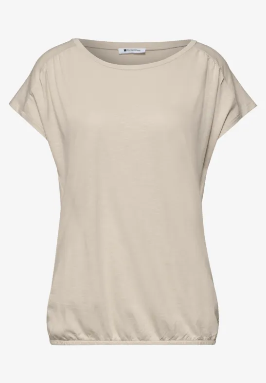 Beige dames-T-shirt met opgerolde mouwen, brede ronde hals en elastische zoom.