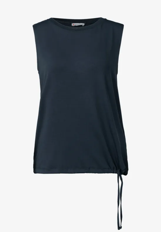 Donkerblauw mouwloos topje met koordje aan de zijkant.