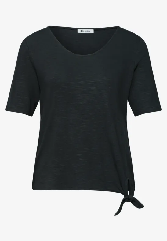 Schwarzes Kurzarm-Damen-Shirt mit Rundhalsausschnitt und seitlicher Knotenschleife am Saum.