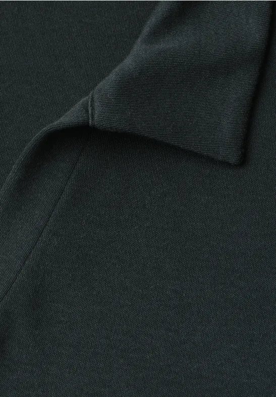 Close-up van zwarte stof met subtiele plooien