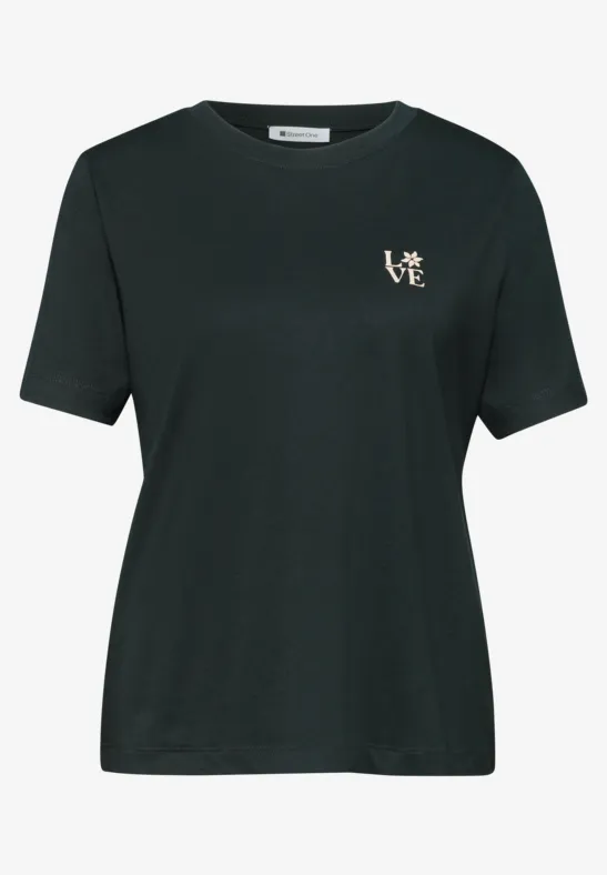 Schwarzes Damen-T-Shirt mit kleinem, weißen "Love"-Schriftzug auf der Brust.