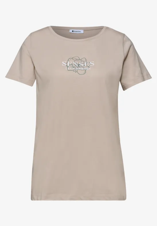 Beige T-shirt met gecentreerd logo.