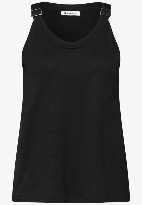 Zwart mouwloos topje met brede bandjes en zilveren gespen.