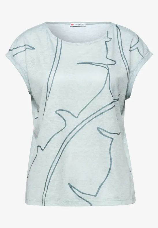 Lichtgrijs T-shirt met korte mouwen en abstract takkenpatroon, losse pasvorm en doorlopende schouders.