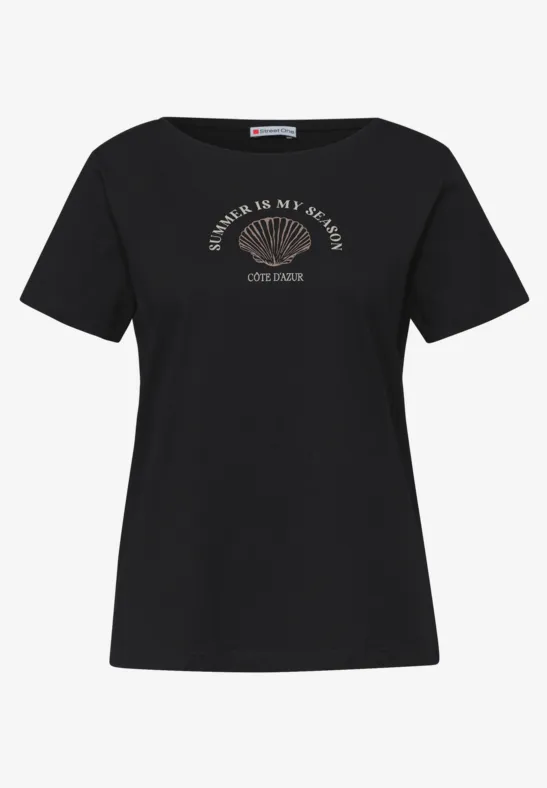 Zwart T-shirt met tekst “POWER IS MY ADDICTION”, halter-afbeelding en opschrift “LONG BEACH”.