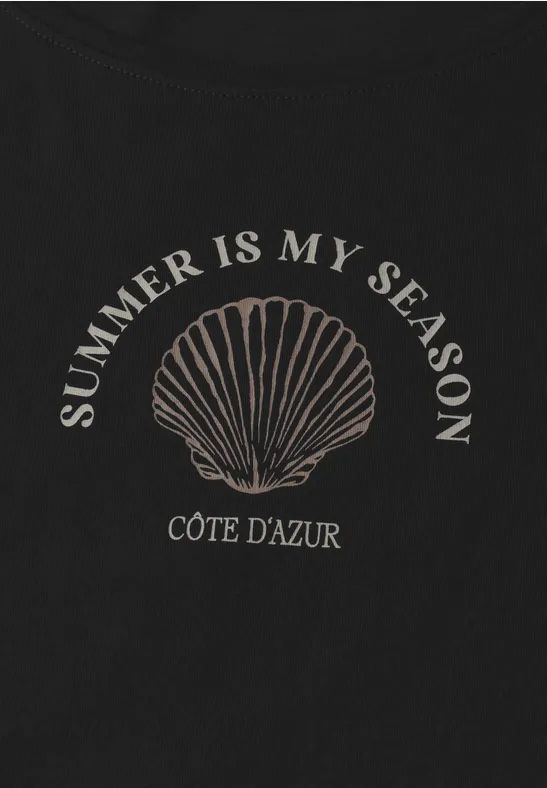 Zwart shirt met schelpenillustratie en de tekst "SUMMER IS MY SEASON – CÔTE D'AZUR".