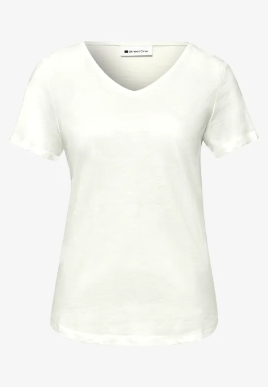 Wit, effen T-shirt met V-hals en korte mouwen.