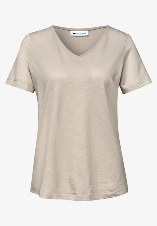 Beiges Damen-T-Shirt mit V-Ausschnitt und kurzen Ärmeln aus leichtem Stoff.
