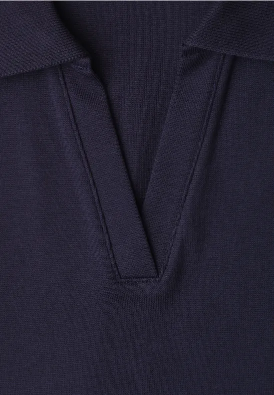 Dunkelblaues Poloshirt mit Kragen und V-förmigem Ausschnitt