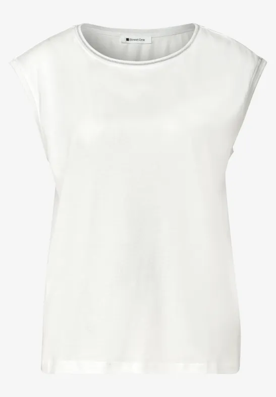 Wit mouwloos damesshirt met ronde hals, eenvoudig ontwerp.