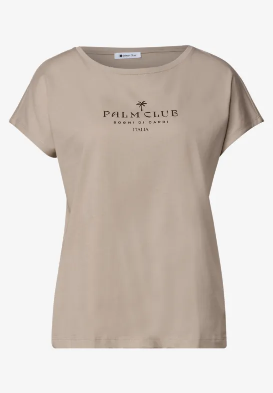 Beige dames-T-shirt met 'Palm Club 1989'-opdruk en subtiel palmboommotief.